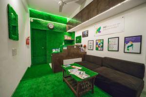 Hotel Green Exotica Mahabaleshwar的休息区
