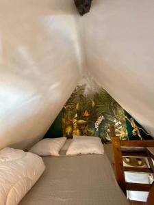 two beds in a room with a painting on the wall at Bienvenue à Indra in Vannes +15 photos