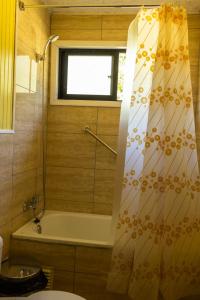 Koupelna v ubytování Cabañas Aliwen Panguipulli + 50 fotografií