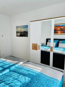 Ein Bett oder Betten in einem Zimmer der Unterkunft Fewo unweit Warnemünde Sobierajczyk in Markgrafenheide
