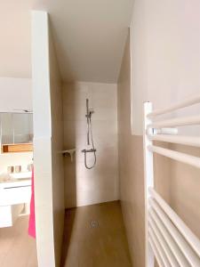 Voodi või voodid majutusasutuse Fewo unweit Warnemünde Sobierajczyk in Markgrafenheide toas +29 fotot