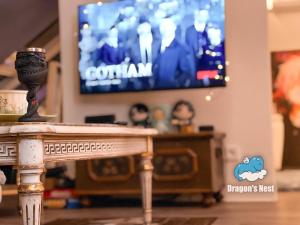 TV/Unterhaltungsangebot in der Unterkunft Dragon’s Nest: Cozy & modern attic loft Nuremberg