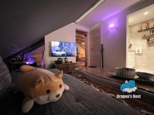 TV/Unterhaltungsangebot in der Unterkunft Dragon’s Nest: Cozy & modern attic loft Nuremberg