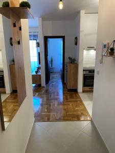 Kuchyň nebo kuchyňský kout v ubytování MonteRelax Apartments Becici