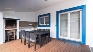 TV a/nebo společenská místnost v ubytování Quinta Rico - House II + 37 fotografií