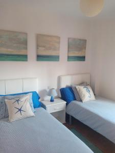 A bed or beds in a room at Apartamento Zahara de los Atunes-Atlanterra
