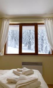 A bed or beds in a room at Ski Area 202 apt, The Castle 1, Pamporovo