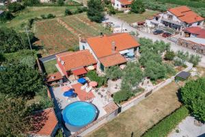 Bazén v ubytování Apartment with pool Visnjan nebo v jeho okolí