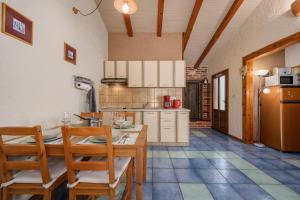 Kuchyň nebo kuchyňský kout v ubytování Apartment with pool Visnjan