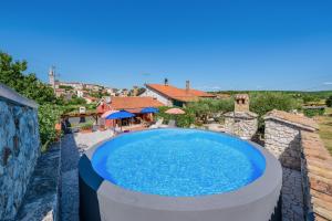 Bazén v ubytování Apartment with pool Visnjan nebo v jeho okolí