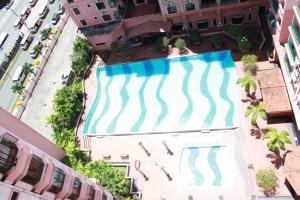 an overhead view of a swimming pool in a building at Marina Court KK City Homestay in Kota Kinabalu