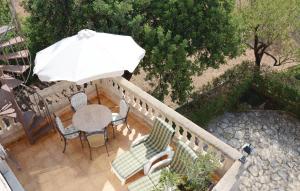 A balcony or terrace at 1 Bedroom Gorgeous Apartment In Selva