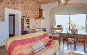 A seating area at 1 Bedroom Gorgeous Apartment In Selva