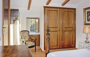 A bed or beds in a room at 1 Bedroom Gorgeous Apartment In Selva