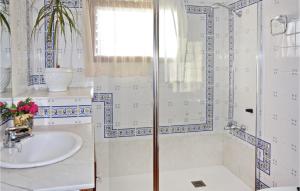 A bathroom at 1 Bedroom Gorgeous Apartment In Selva