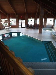 Bazén v ubytování New Martinsville Inn nebo v jeho okolí
