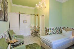 a bedroom with a bed and a table and chairs at Anno 1900 Hotel Babelsberg in Potsdam