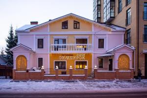 a white house with a balcony on top of it at Старый Симбирск in Ulyanovsk