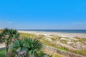 Direct Oceanfront Condo - Large Pool - Steps to Beach - Sleeps 6