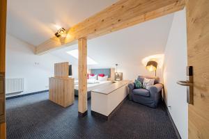 Postel nebo postele na pokoji v ubytování Berghotel & Chalets Adersberg Chiemgau Card kostenfrei