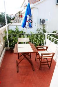 Rooms Denoble的阳台或露台