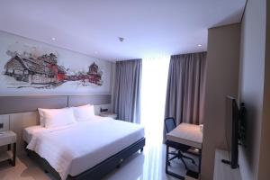 Postel nebo postele na pokoji v ubytování Prime Park Hotel & Convention Lombok