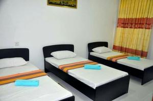 Letto o letti in una camera di Dinimuthu Rest Inn