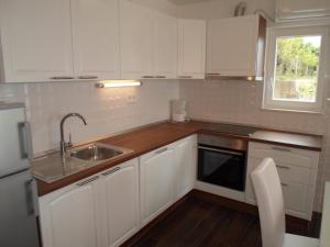 Kuchyňa alebo kuchynka v ubytovaní House Karlo Apartments