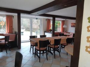 Posezení v ubytování Pension & Ferienhaus Latröpchen