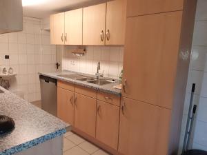 Kuchyň nebo kuchyňský kout v ubytování Pension & Ferienhaus Latröpchen