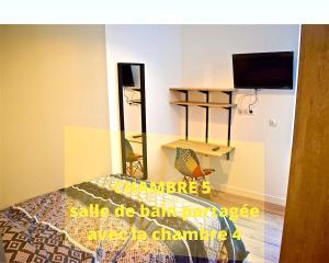 Postel nebo postele na pokoji v ubytování COLIVING TOUT CONFORT- LOOS LES LILLE-MAISON PARTAGEE-7 chambres-5 sdb-6WC-LOOS LES LILLE