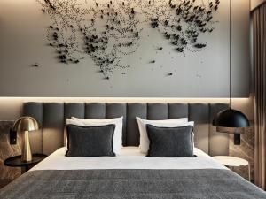 Posteľ alebo postele v izbe v ubytovaní Heritage Hill Hotel
