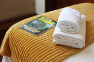 A bed or beds in a room at Hotel Santa Clara