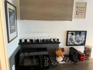 Кухня или мини-кухня в Studio superbe vue mer, Port-Deauville, proche Plage, centre-ville et casino
