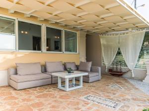 A seating area at Casa Markapela