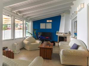 A seating area at Casa Markapela