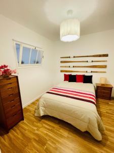 Ένα ή περισσότερα κρεβάτια σε δωμάτιο στο Salty Home’s +16 φωτογραφίες