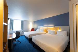 Een bed of bedden in een kamer bij Holiday Inn Express Gent