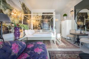 Posedenie v ubytovaní BpR Violet Noir Apartment with A/C