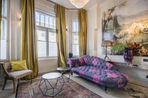 Posedenie v ubytovaní BpR Violet Noir Apartment with A/C