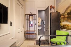 Gallery image of BpR Violet Noir Apartment with A/C in Budapest