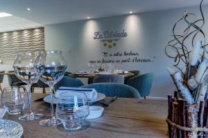 Nápoje v ubytování Logis Hôtel du Parc