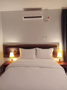 Krevet ili kreveti u jedinici u objektu ENZI FURNISHED APARTMENT DIANI