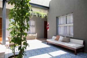 a couch sitting in the middle of a patio at Buongiorno B&B Hotel in Marcos Juárez