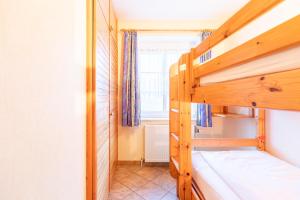 Maashof Schimmelreiter في هوسوم: غرفة بسريرين بطابقين ونافذة