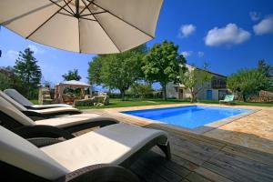 Bazén v ubytování Holiday Home Casa Buscina nebo v jeho okolí
