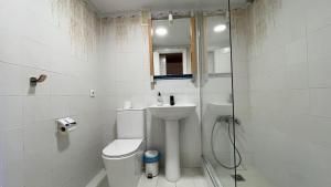 Łazienka w obiekcie estudio con vista al mar 19