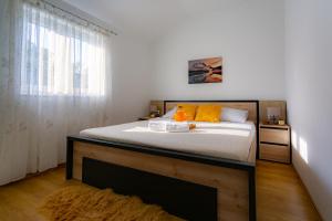 Posteľ alebo postele v izbe v ubytovaní Villa Lorema-pet friendly on 5000 sqm garden,pool, jacuzzi, billiard&PS5