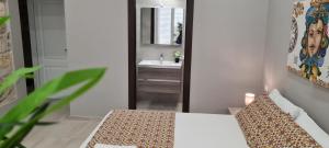 A bed or beds in a room at House Orlando