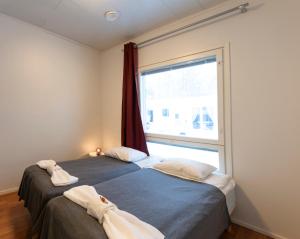 Un pat sau paturi într-o cameră la Motelli Kontio